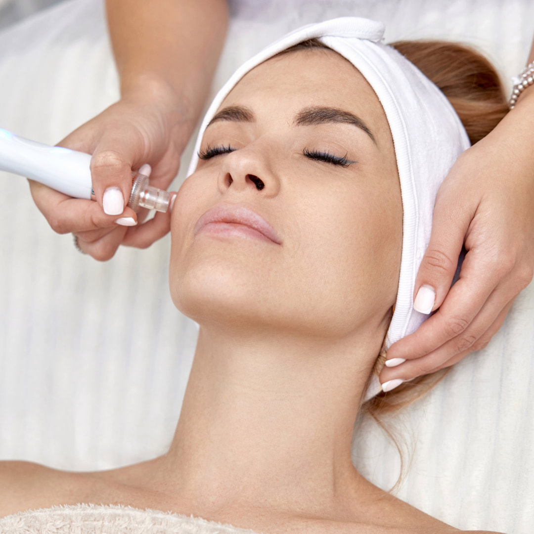 Apparatives Peeling - Mikrodermabrasion im Kosmetikstudio