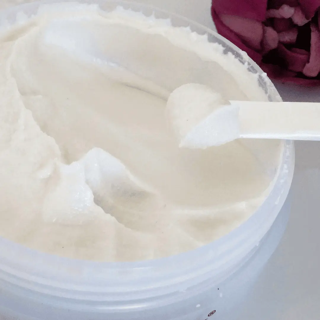 Mikrodermabrasion mit Kristallcreme